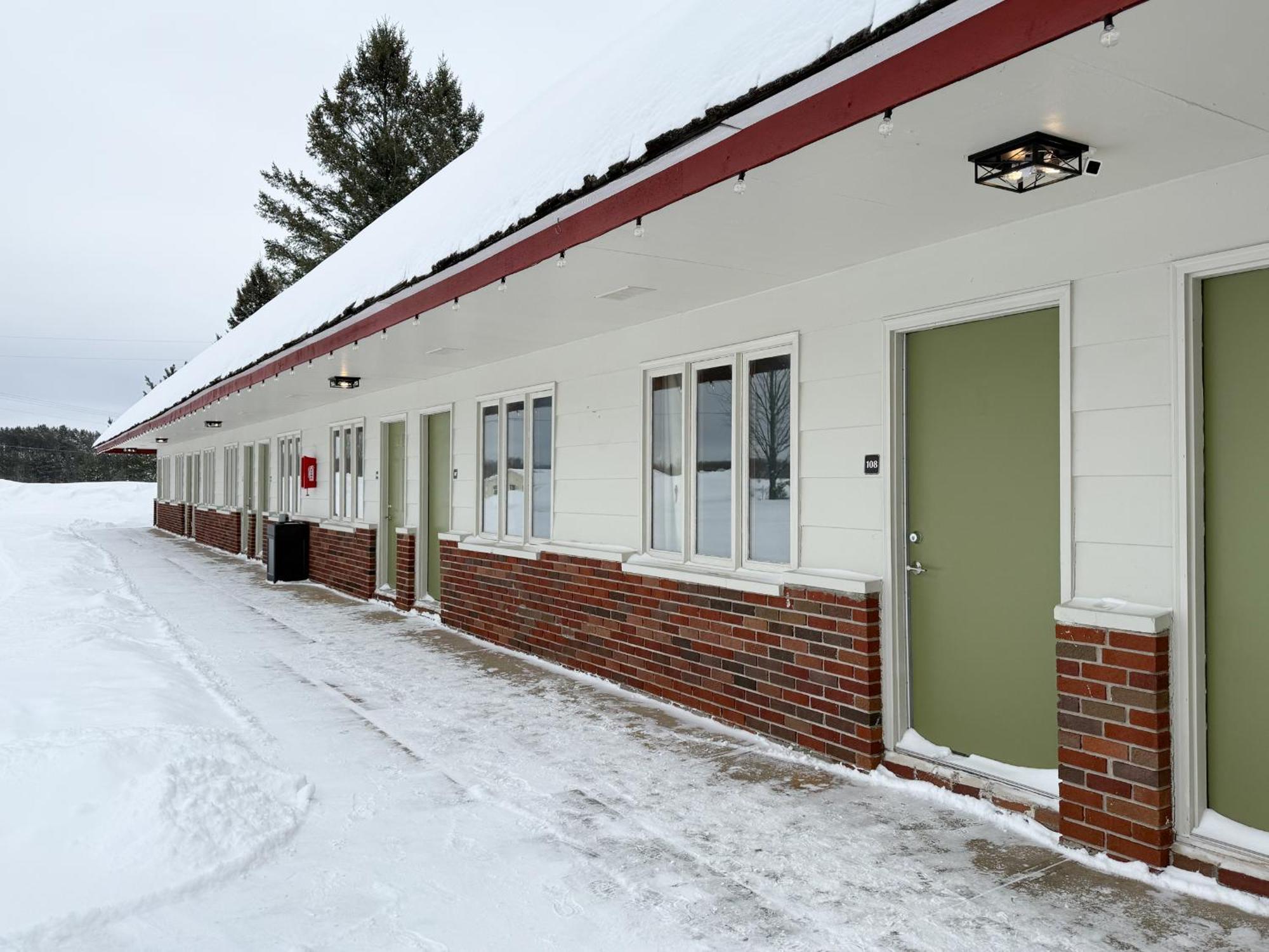 The Trail Inn - Newberry, Mi - Formerly Knollwood Inn - 13467 M-28 Exterior photo